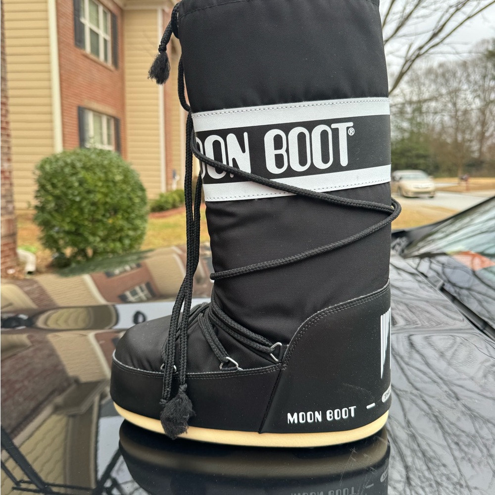 Moon boots